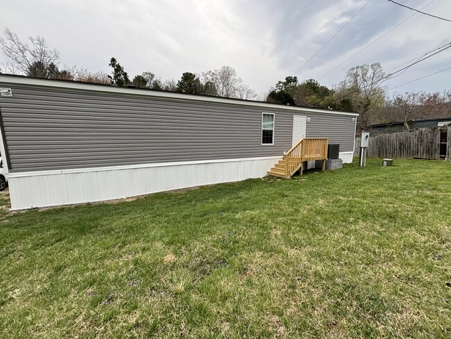 Building Photo - 20 Willow Ct