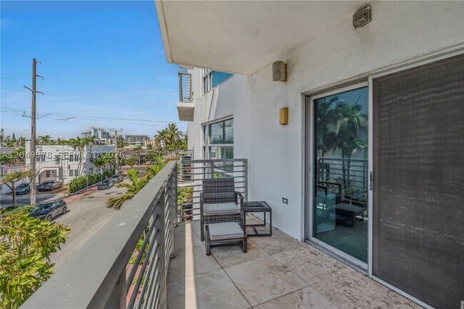 Foto del edificio - 7700 Collins Ave