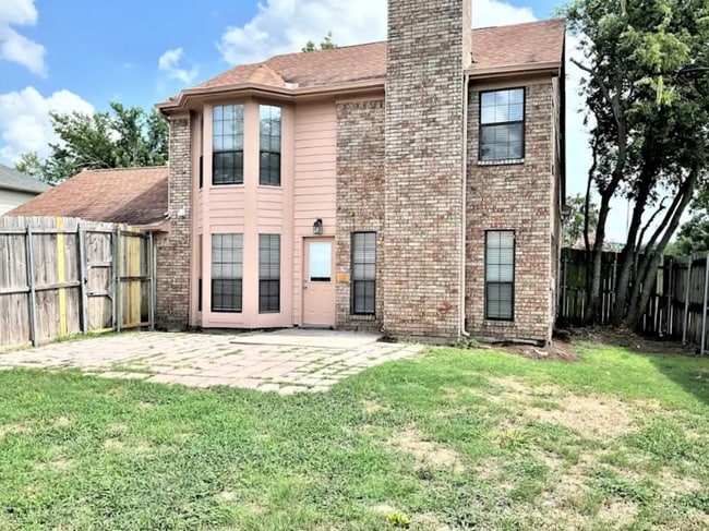 Building Photo - 1803 Shoreline Dr
