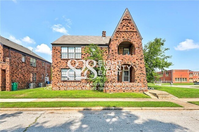 Foto del edificio - Historic 2nd Level Apartment Minutes from the Plaza District in OKC!