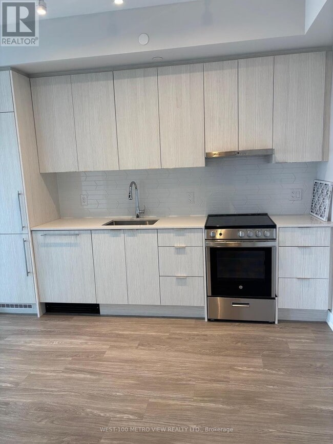Building Photo - 430-3430 Square One Dr