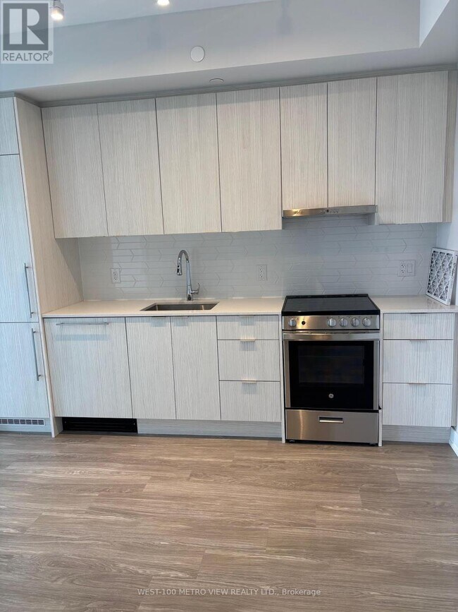 Photo du bâtiment - 430-3430 Square One Dr