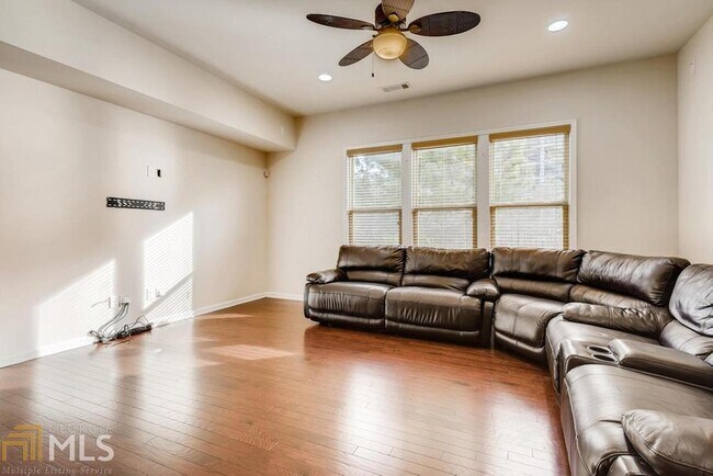 Foto del edificio - 2456 Norwood Dr SE