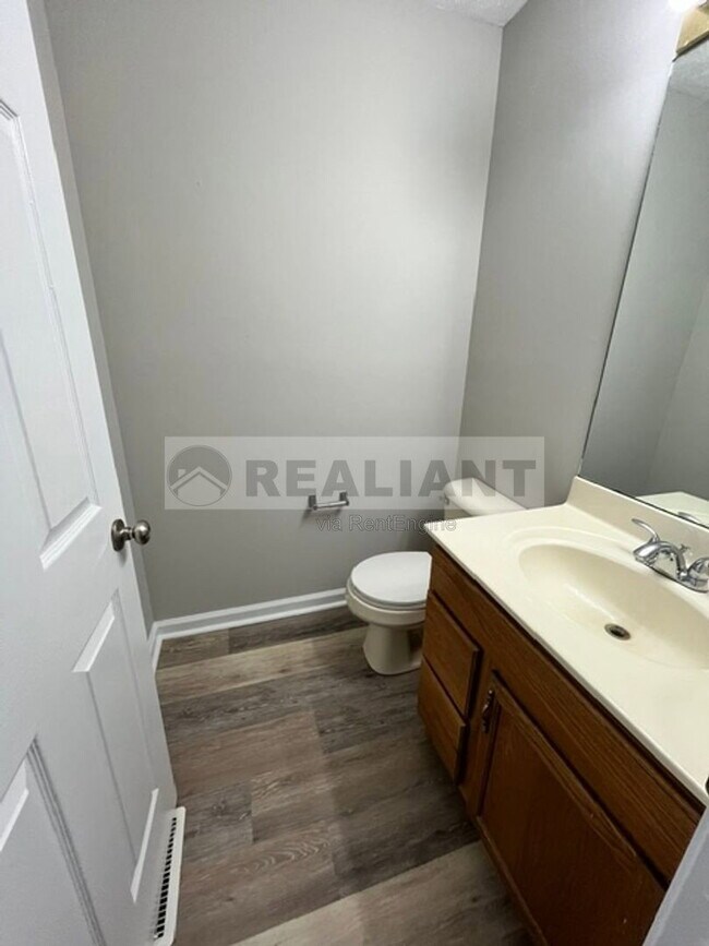 Foto del edificio - 3851 Sugar Creek Dr