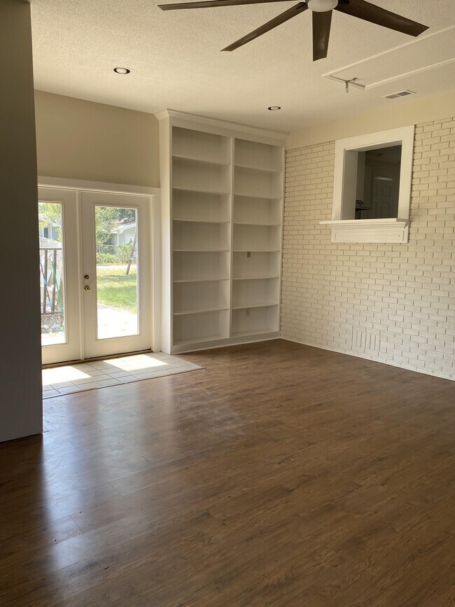 Building Photo - 5101 Lawson Ave