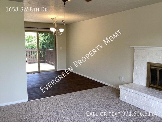 Building Photo - Fantastic 3 Bdrm, 2.5 Bath home- great nei...