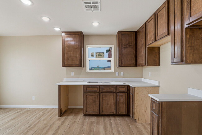 Building Photo - 2-bedroom, 1-bath brand new apartment in 79924
