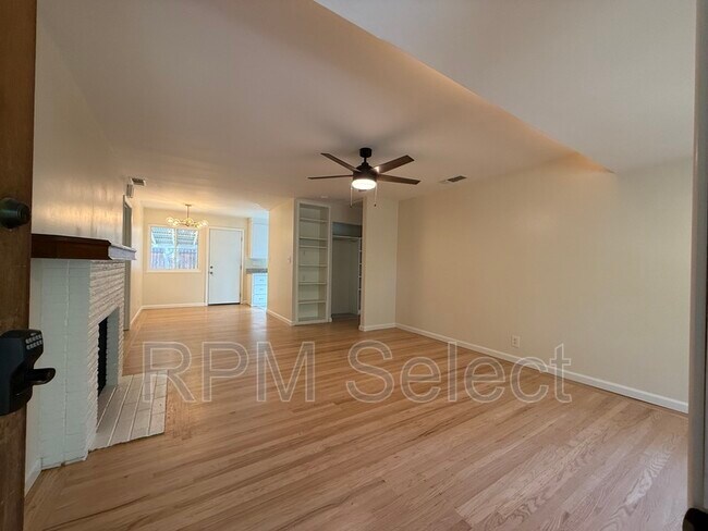 Foto del edificio - 7000 Dudley St