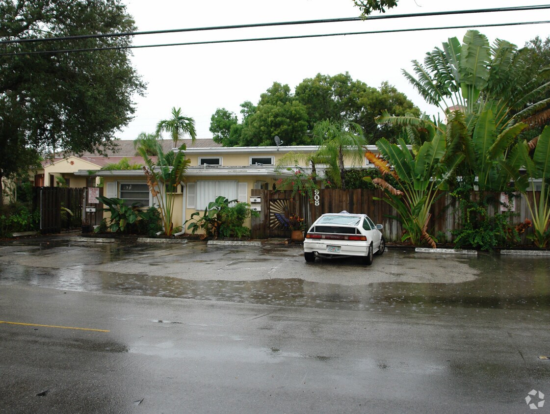 906 - 908 NE 4th St - 906-908 NE 4th St
