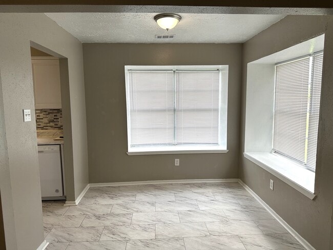 Building Photo - 9822 Rumbling Wood Ln