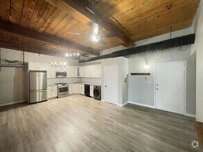 Building Photo - 471 Silver St