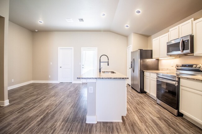 Building Photo - Beautiful 3 Bedroom 2 Bath house in Cooper...