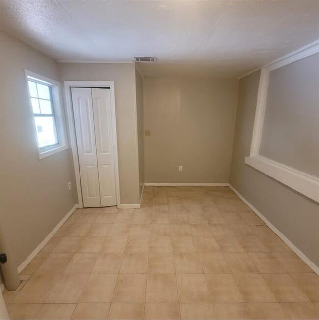 Building Photo - 3728 Loren Dr