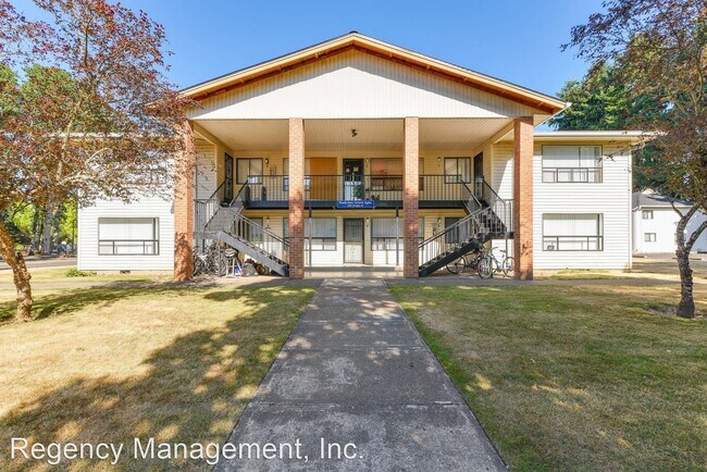 Building Photo - 3 br, 1 bath Apartment - 1655 Douglas St