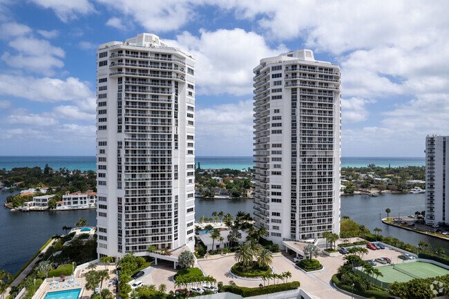 Building Photo - One Island Place