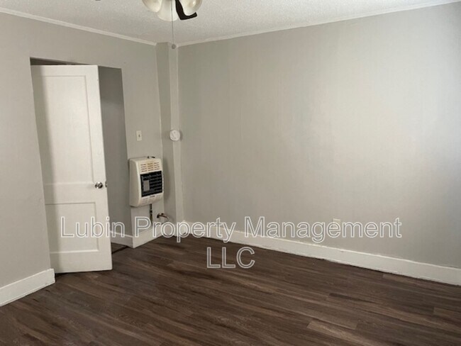 Building Photo - 781 David St