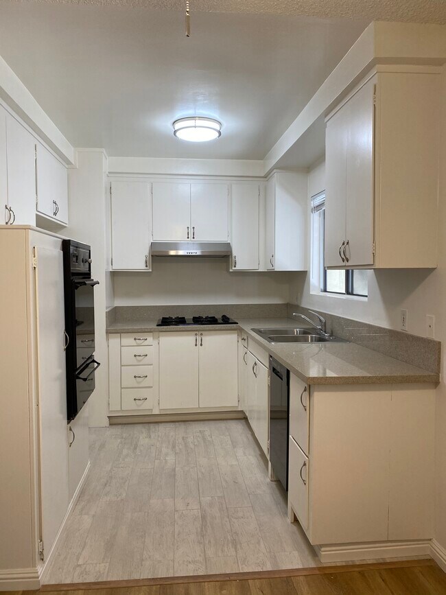 Kitchen - 221 N Belmont St