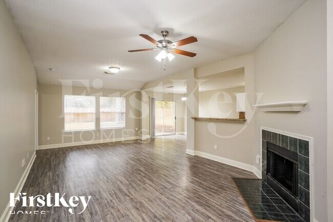Foto del edificio - 3618 Nutwood Ln