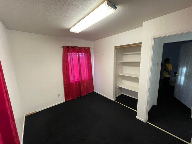 Building Photo - 6569 Brentwood Blvd