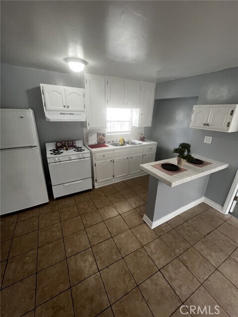 Building Photo - 4520 Normandie Ave