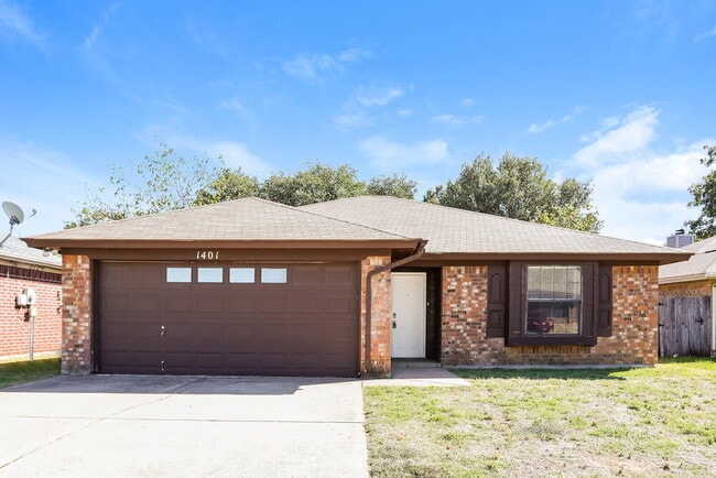 Building Photo - 1401 Lincolnshire Way