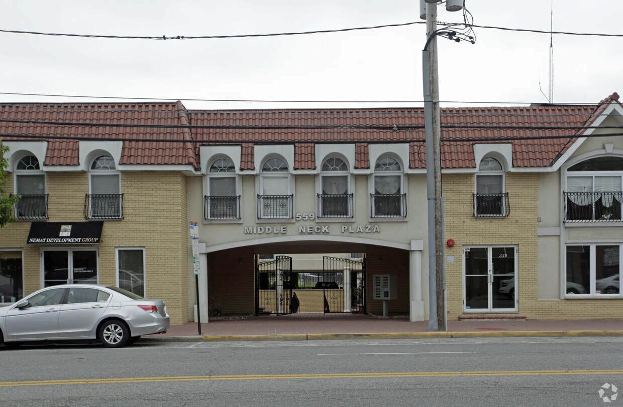 Primary Photo - Middle Neck Plaza