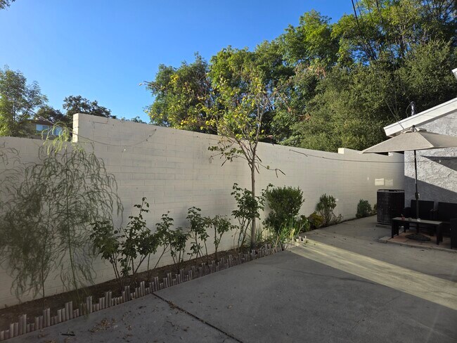 patio trasero - 3439 1/2 Altura Ave