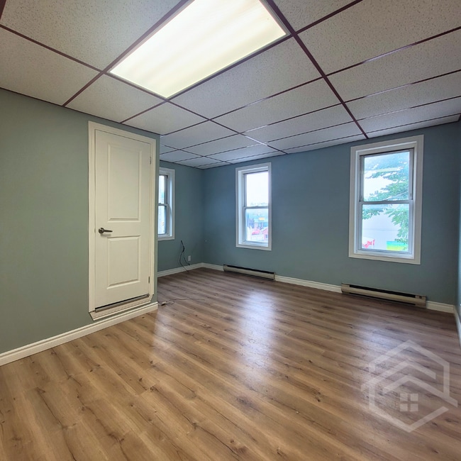 Photo du bâtiment - 1-Bedroom Apartment in Simcoe!!