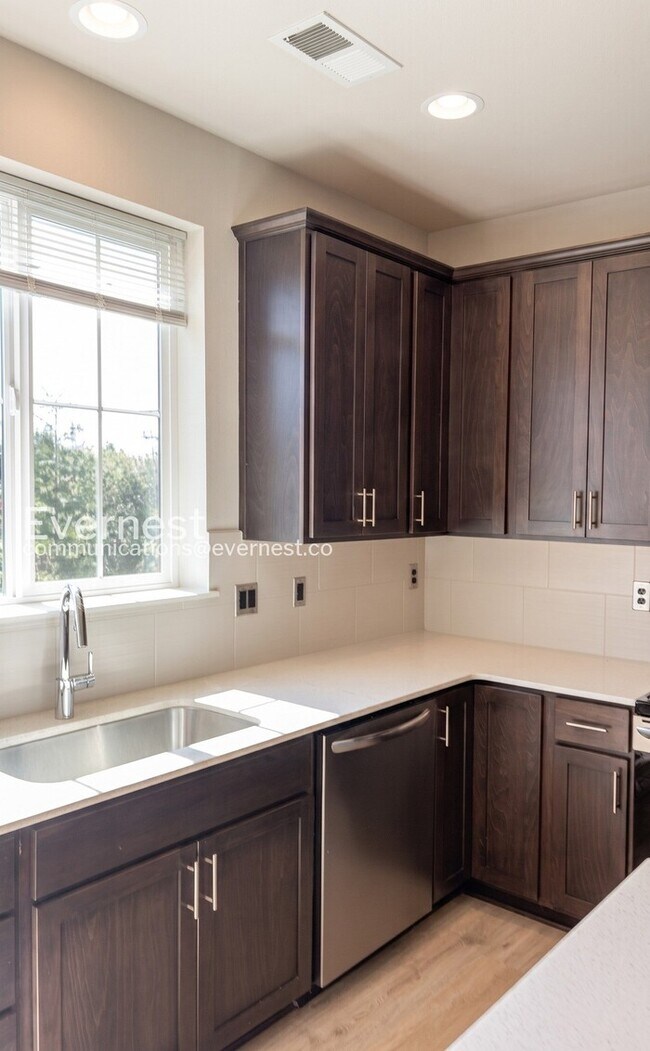 Foto del edificio - 2-Bed/2.5-Bath Townhome/Voucher Accepted