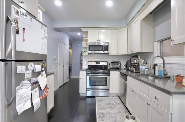 Building Photo - 108 43rd St