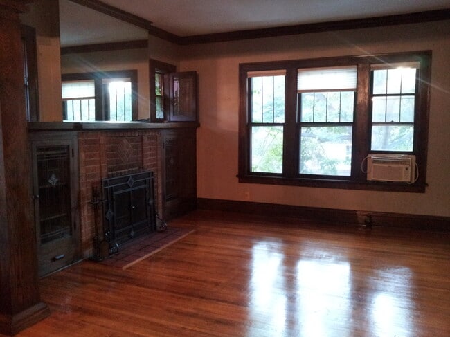 Building Photo - 2106 Garfield Ave
