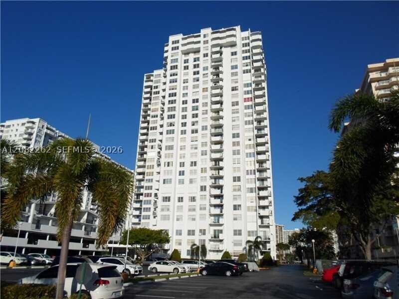 Foto del edificio - 2750 NE 183rd St
