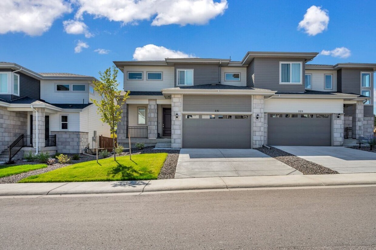 Primary Photo - 3 Bed, 2.5 Bath Castle Rock Home