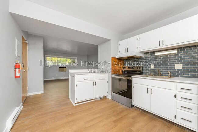 Building Photo - 1832 Winton Ave