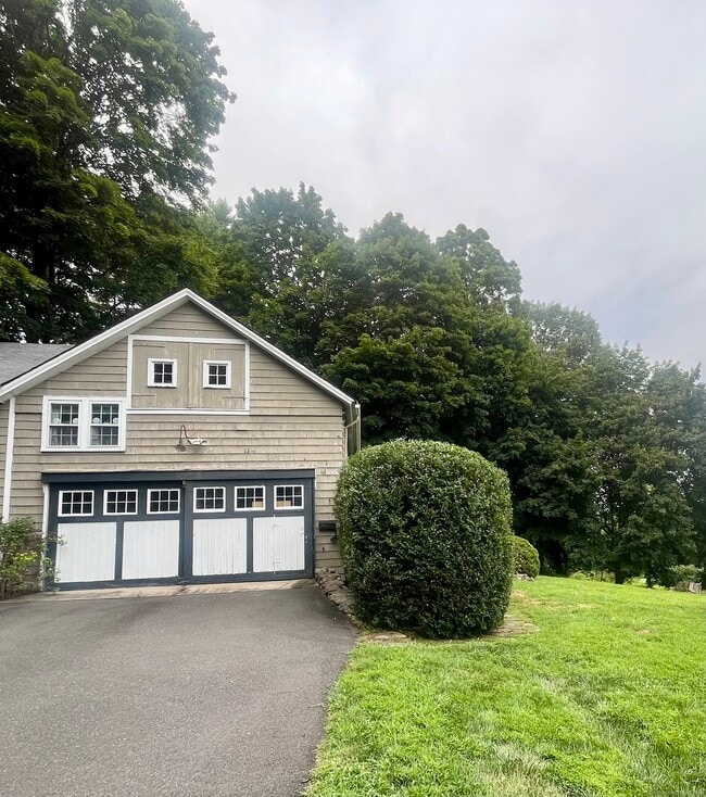 Building Photo - 550 Ridgefield Rd