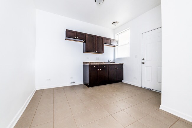 Foto del edificio - 7155 S Green St
