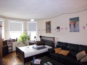 Building Photo - 61 Park Dr