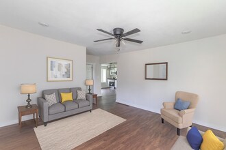 Building Photo - 1124 N Lynn St