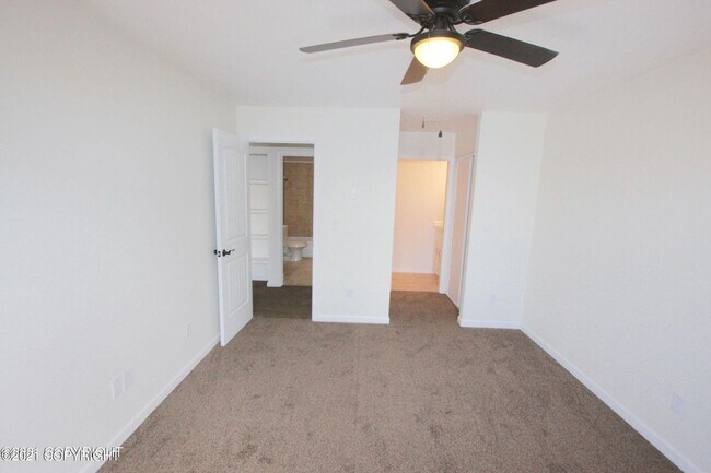 Foto del edificio - Recently updated affordable 2b/1.5 ba condo ... Don't Miss Out!