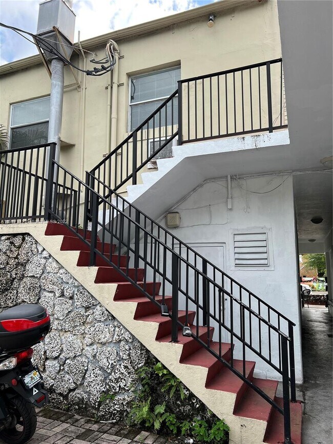 Foto del edificio - 2219 E Atlantic Blvd