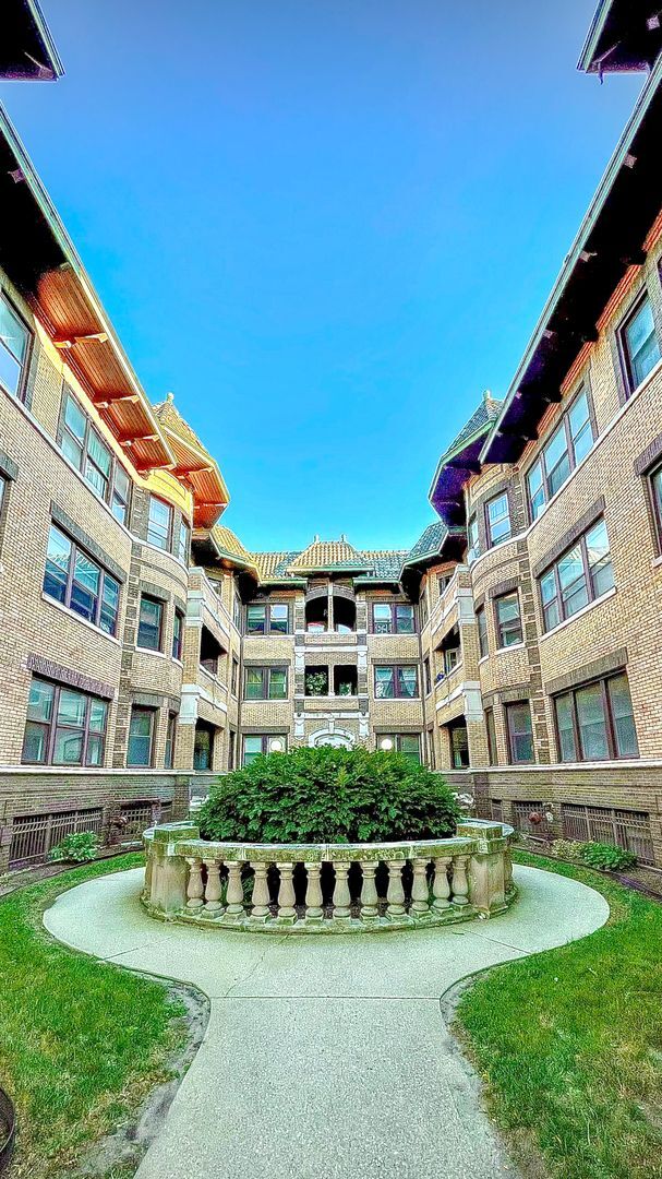 Building Photo - Hyde Park Wonderful  1bed/1bath