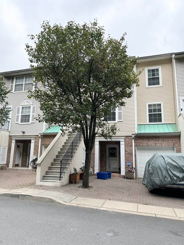 Primary Photo - 28 Bergen Ridge Rd