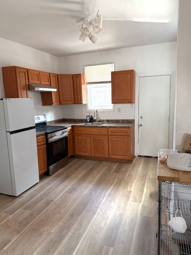 Building Photo - 5502 Thomas Ave