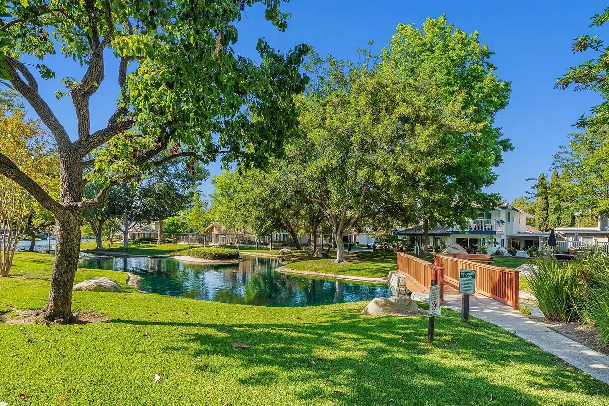 Foto principal - 22666 Spring Lake Ln