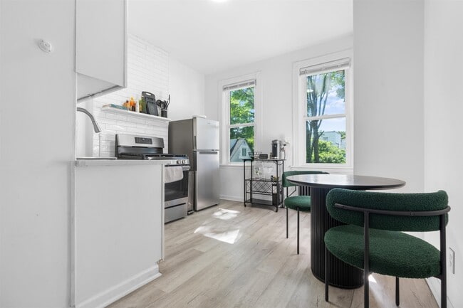Foto del edificio - 4308 Grand Ave