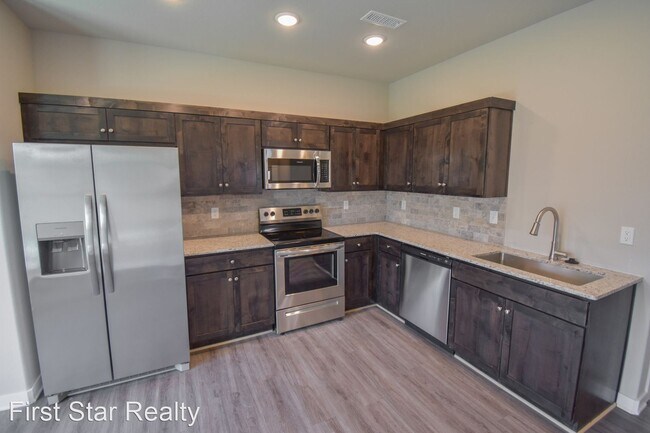 Foto del edificio - 3 br, 2 bath House - 315 N Wyandotte Street