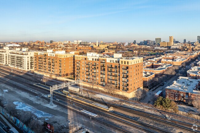 Aerial Photo - 815-833 W 15th Pl