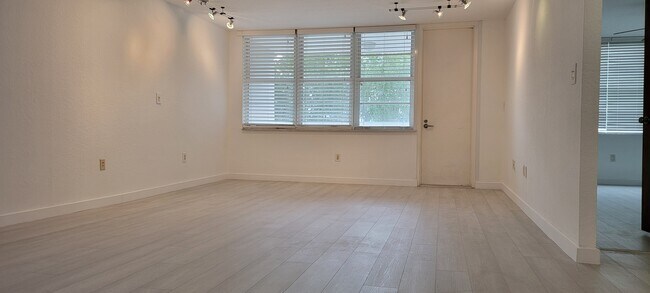 Living room - 2016 Bay Dr