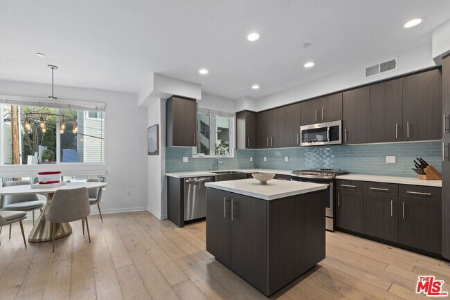 Foto del edificio - 11912 Laurelwood Dr