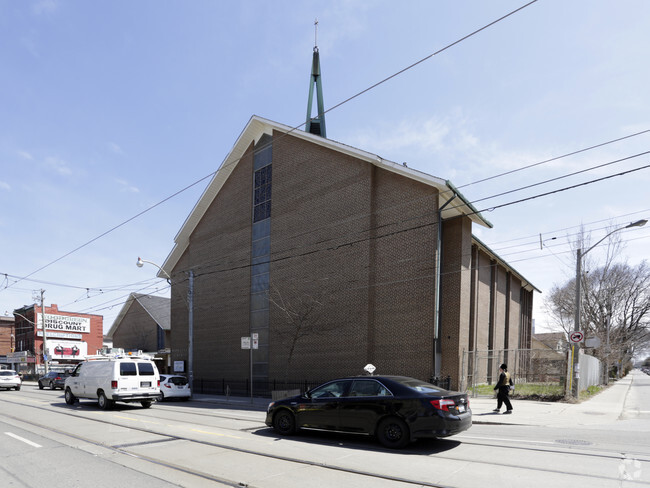 Building Photo - 875 Queen East